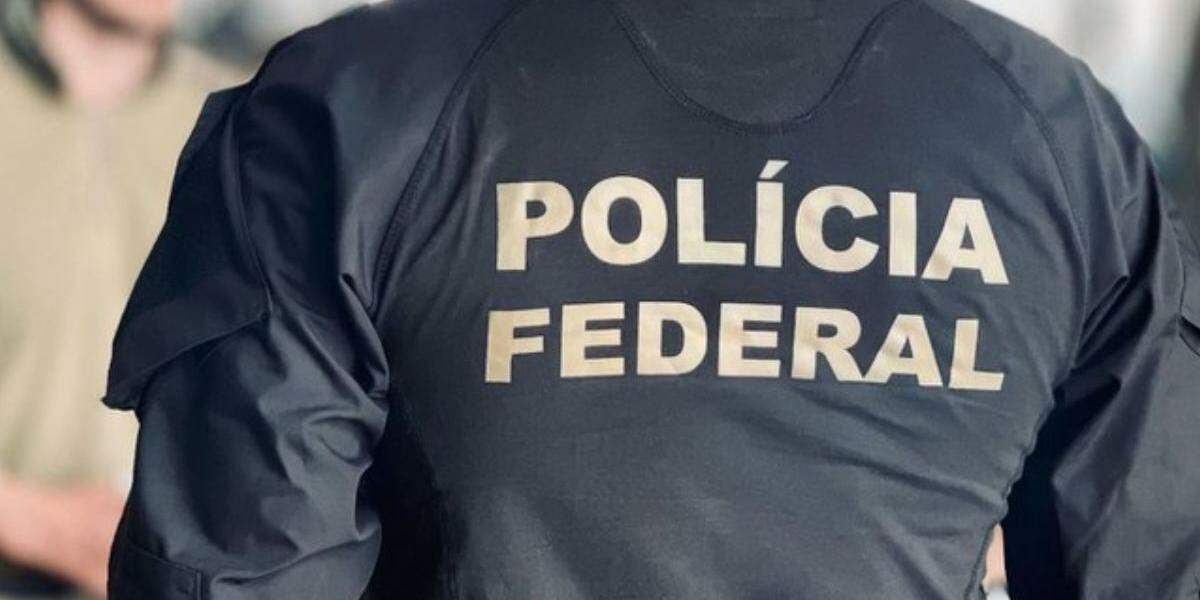 As apurações apontam que a organização criminosa planejou o transporte ilegal de 2.359 quilos de cocaína em operações realizadas em 2020, envolvendo portos brasileiros e também da Espanha, Itália e Holanda