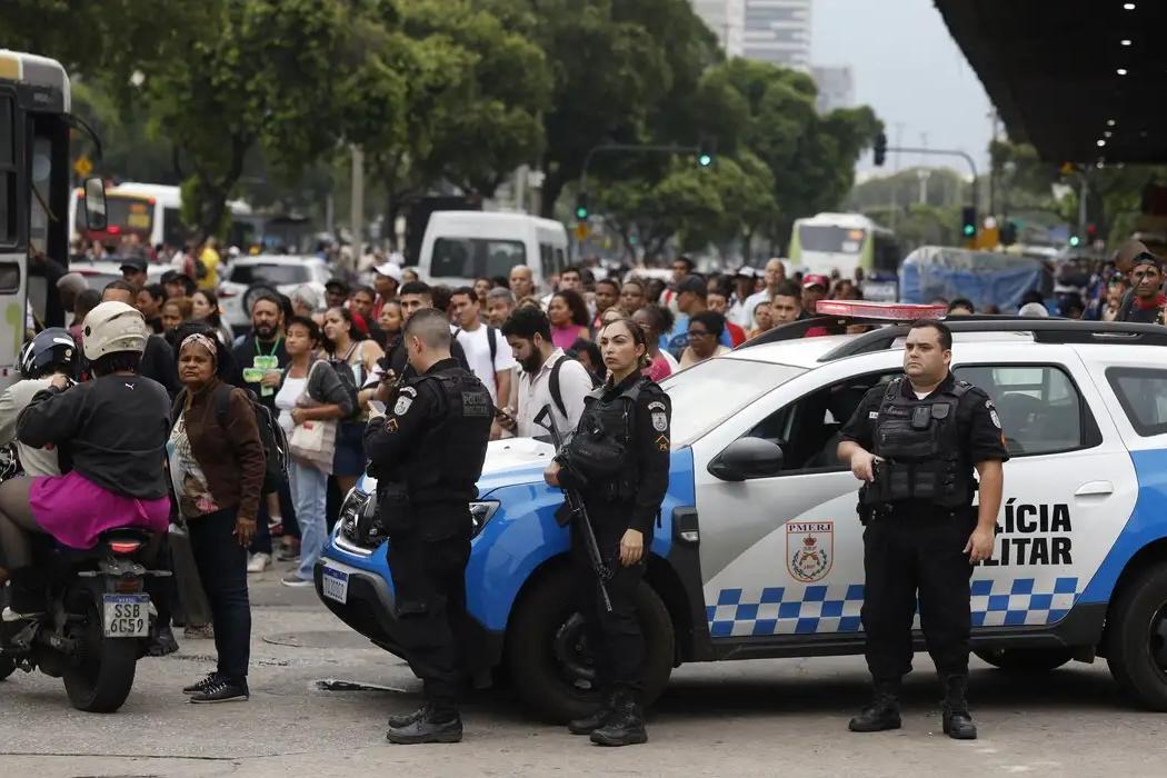 A operação deflagrada pelo Governo do Estado nos complexos do Alemão e da Penha, chamada oficialmente de “megaoperação integrada”, já deixou mais de 120 mortos