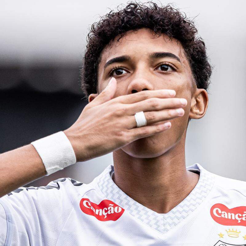 Aos 18 anos, Juninho marcou o primeiro gol na equipe profissional do Santos em amistoso neste sábado (4)