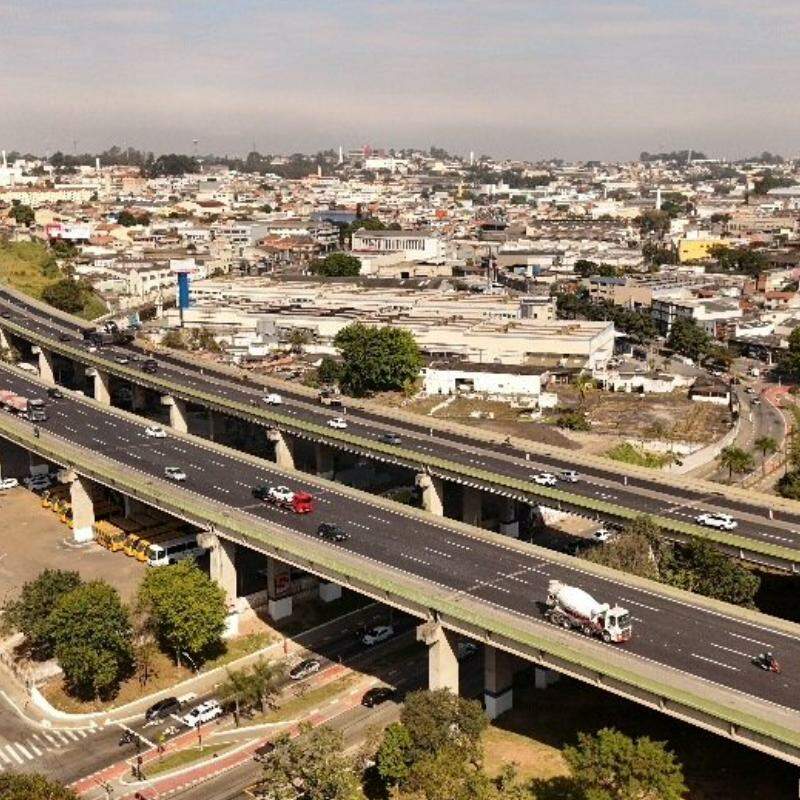 Interdições na Rodovia dos Imigrantes ocorrem para realização de obras e transporte de cargas especiais