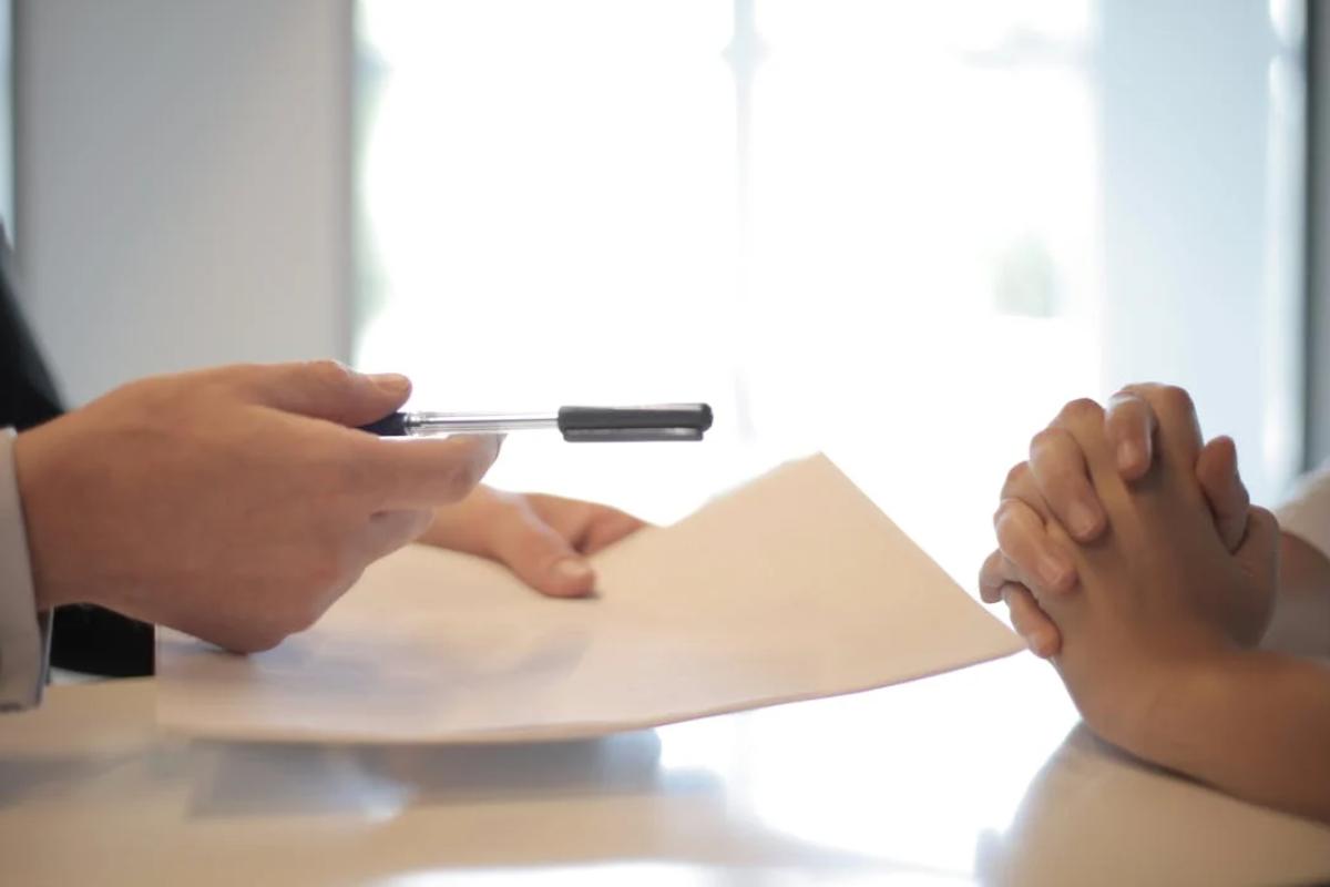 Tribuna Livre: Contratos vencidos e serviços em andamento 