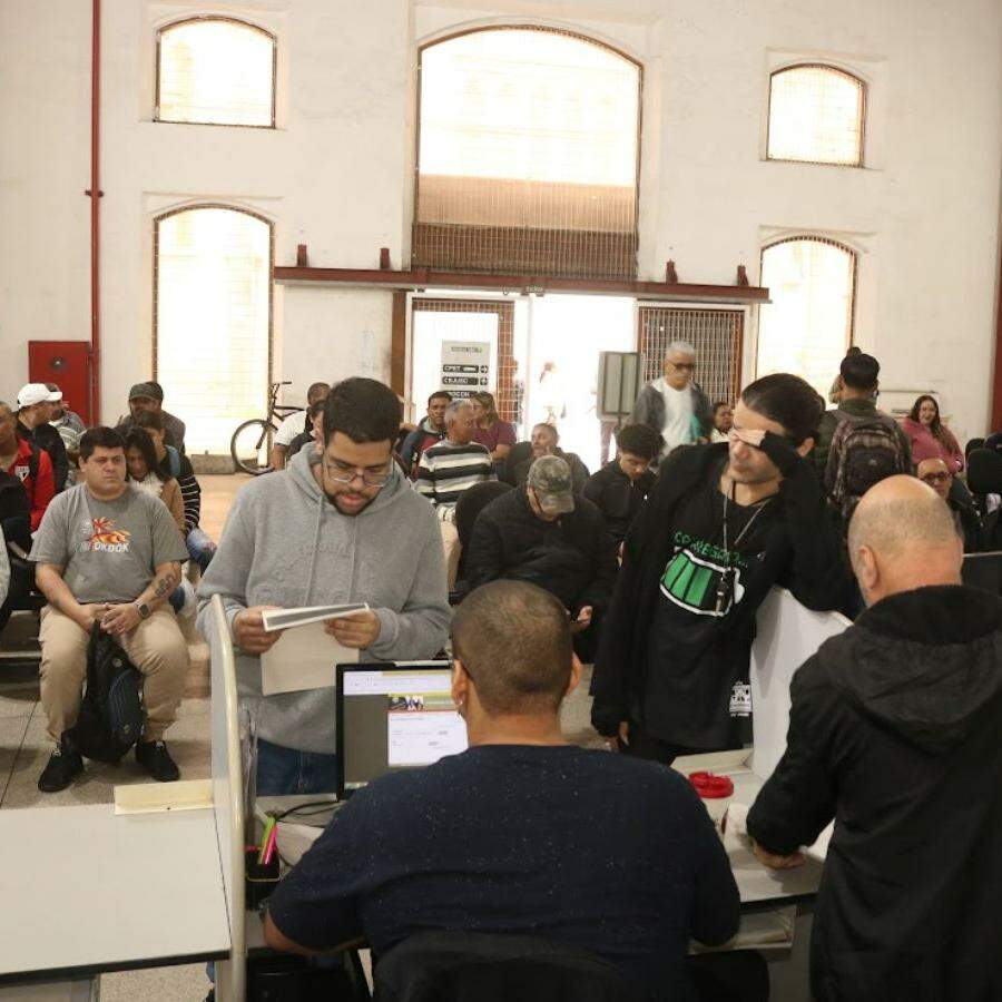 No local, quatro empresas estarão com oportunidades disponíveis para os cargos de auxiliar de limpeza, porteira, auxiliar de manutenção e mais