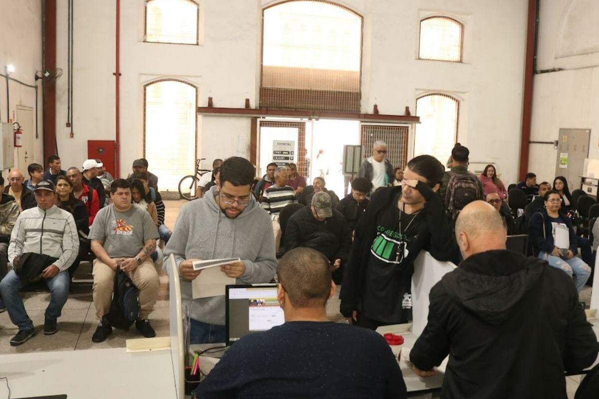 No local, quatro empresas estarão com oportunidades disponíveis para os cargos de auxiliar de limpeza, porteira, auxiliar de manutenção e mais