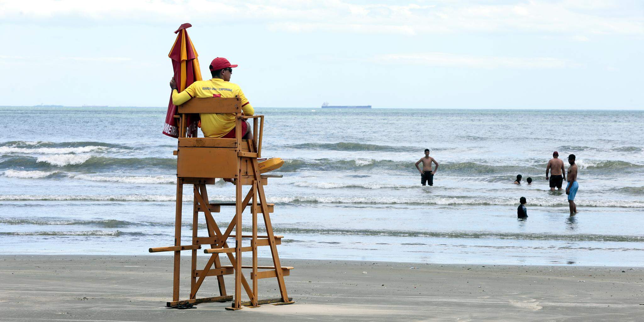 Para a orla de Praia Grande foram admitidos 31 guarda-vidas temporários, que atuarão até março