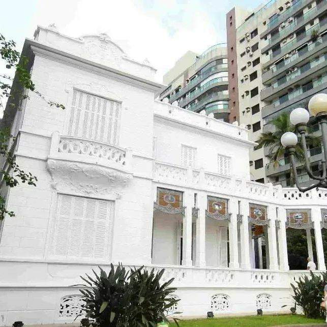 Os ingressos devem ser retirados no Casarão Branco, a partir das 16 horas, máximo dois por pessoa