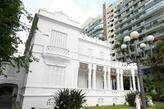 Os ingressos devem ser retirados no Casarão Branco, a partir das 16 horas, máximo dois por pessoa