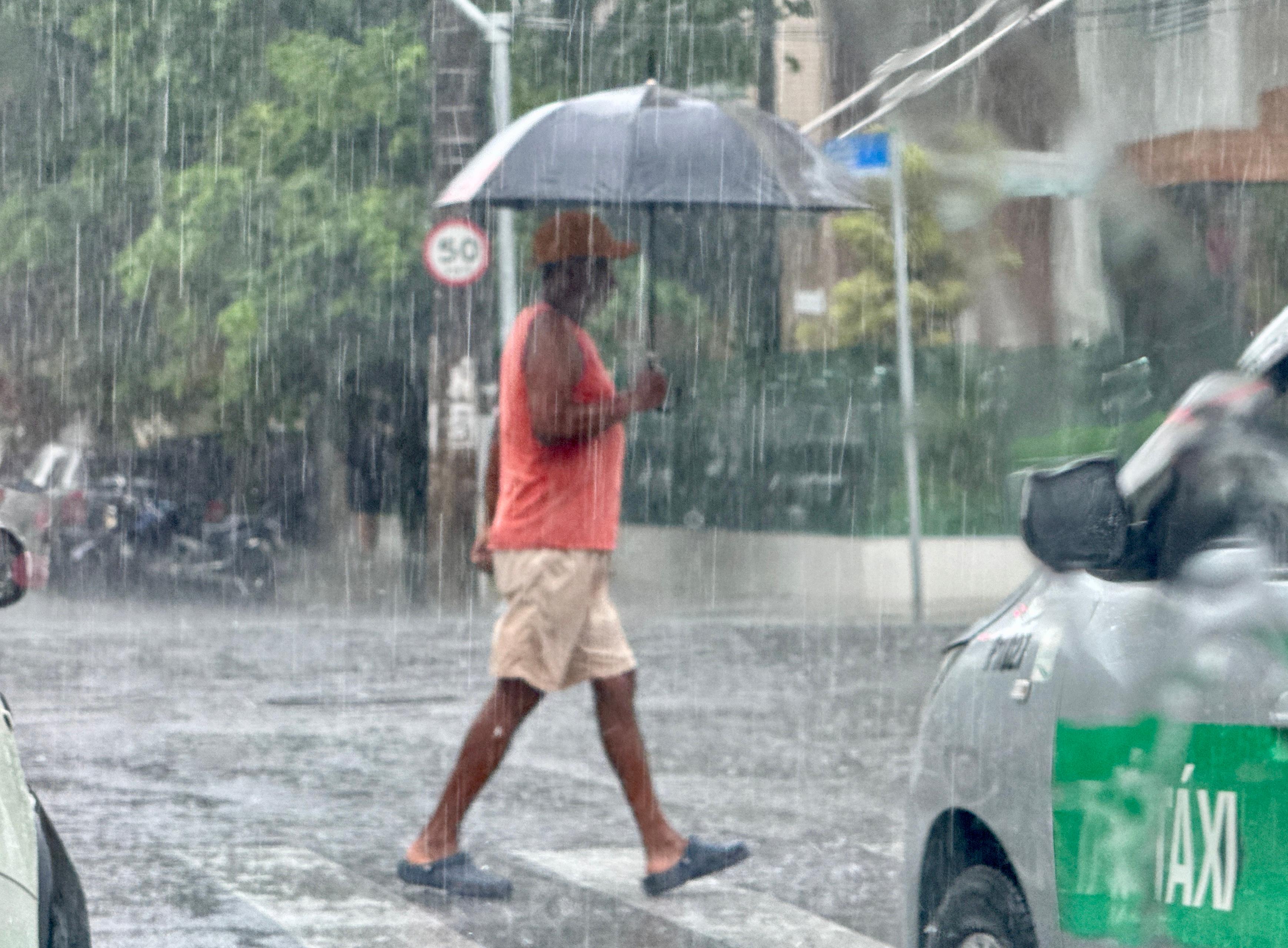 Chuva intensa é esperada na Baixada Santista nesta quinta-feira (12)