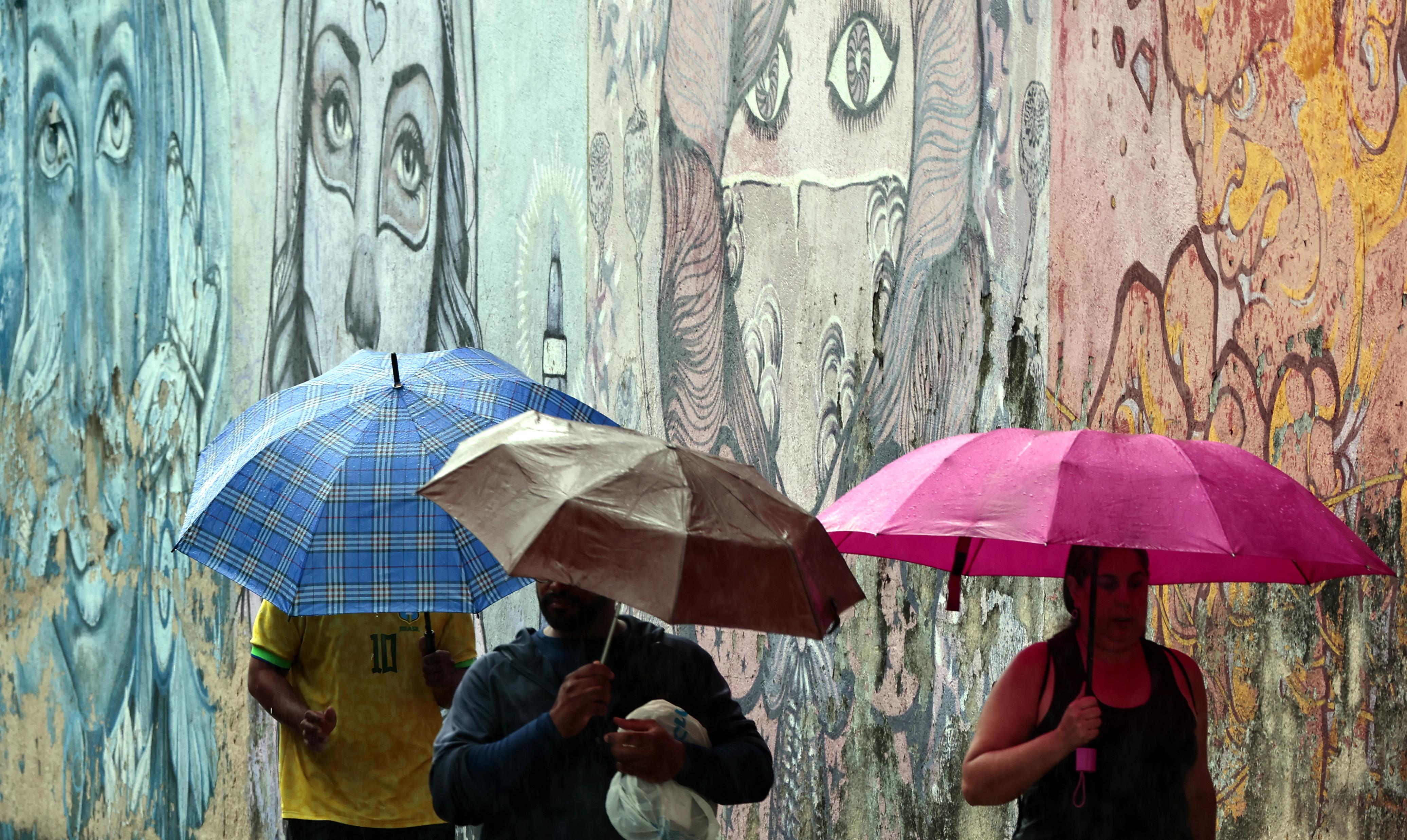 Previsão de tempo é de chuva para os dois dias do fim de semana na Baixada Santista