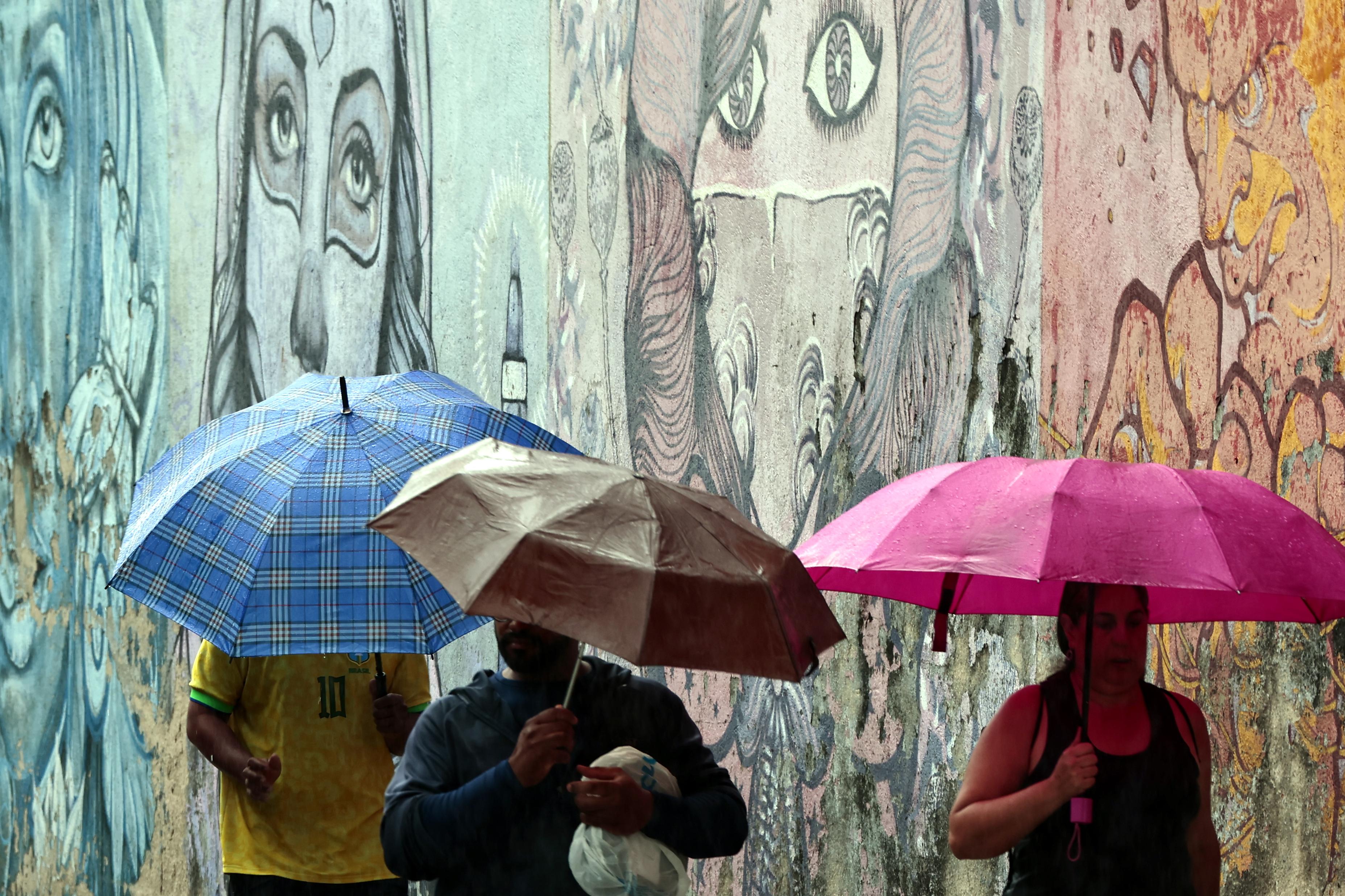 Previsão de tempo é de chuva para os dois dias do fim de semana na Baixada Santista