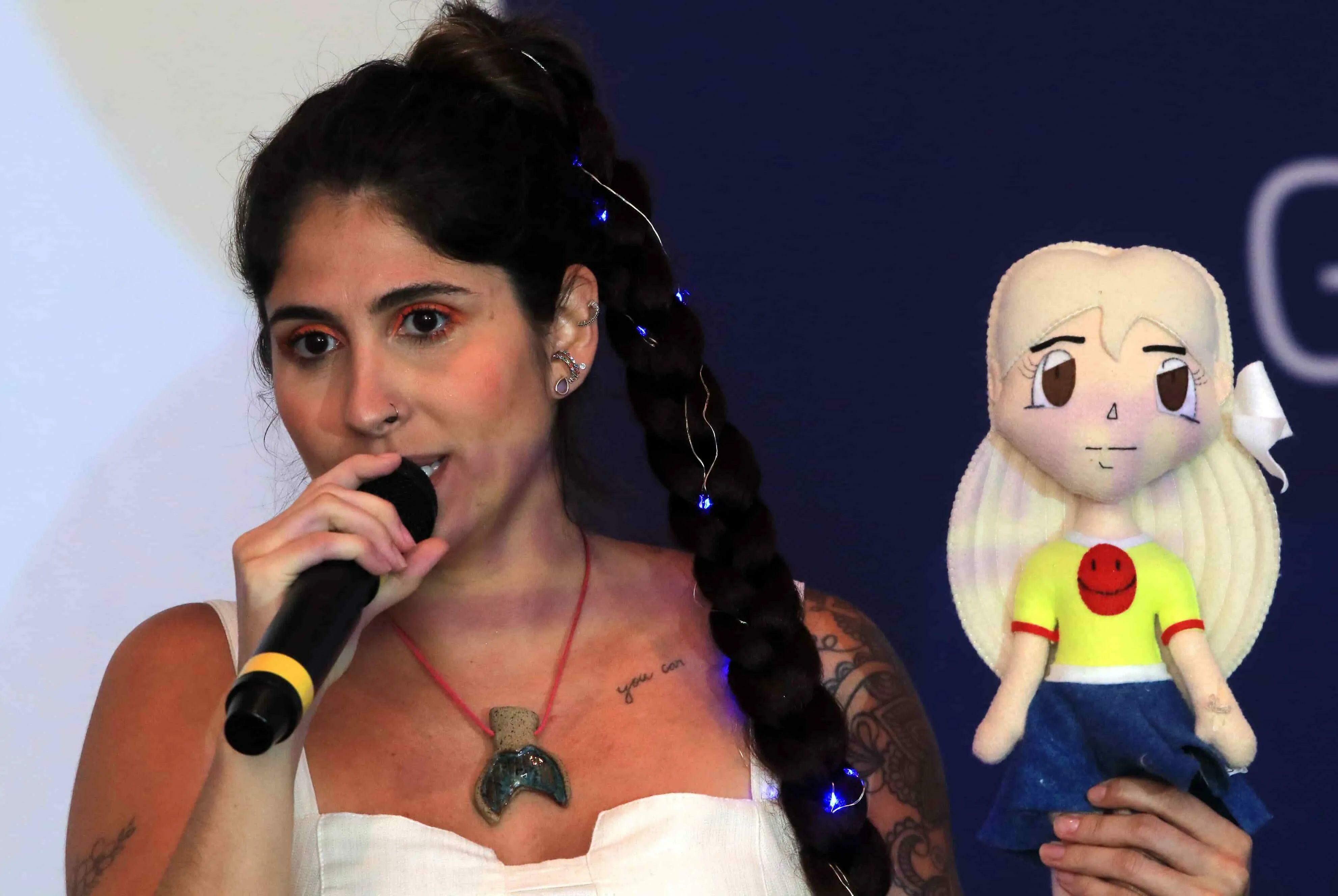 A professora Carol Porto é criadora da Turma do Longinho, que tem personagens que estimulam a inclusão, cada um com uma característica
