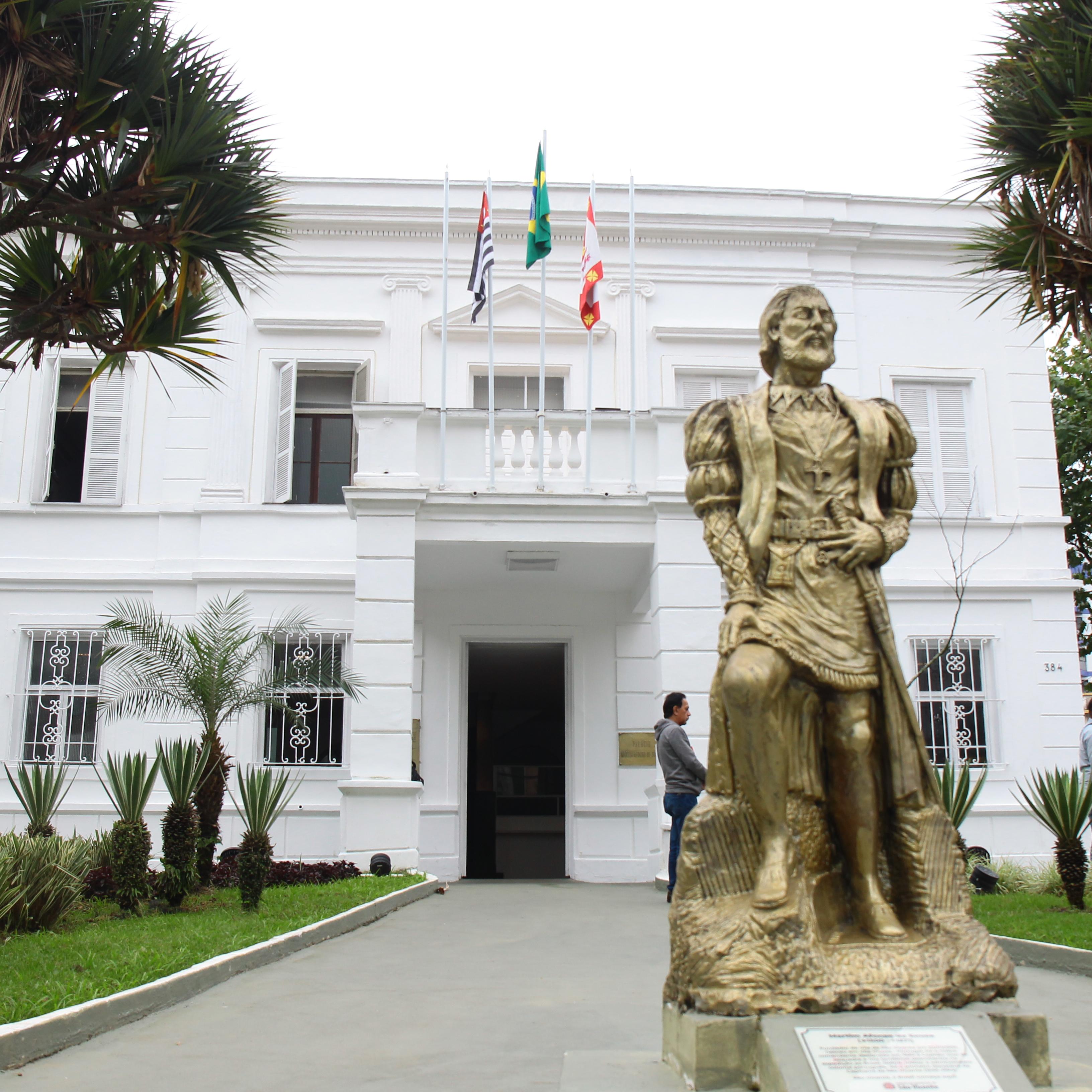 Segundo legislação, o valor das férias deve ser pago "no mês que anteceder o período de proveito"