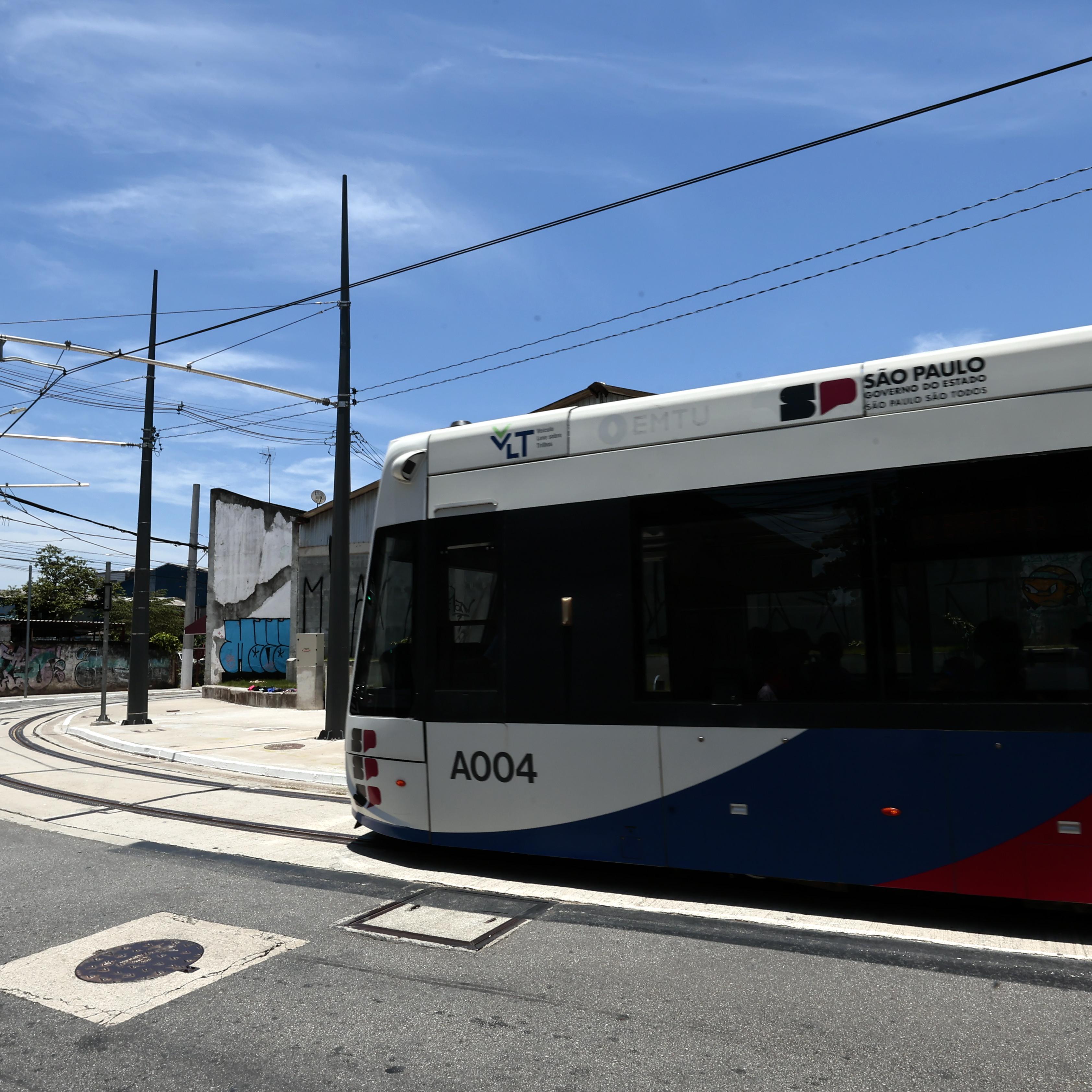 Prefeito de Praia Grande, Alberto Mourão (MDB), quer antecipar chegada do Veículo Leve sobre Trilhos à cidade