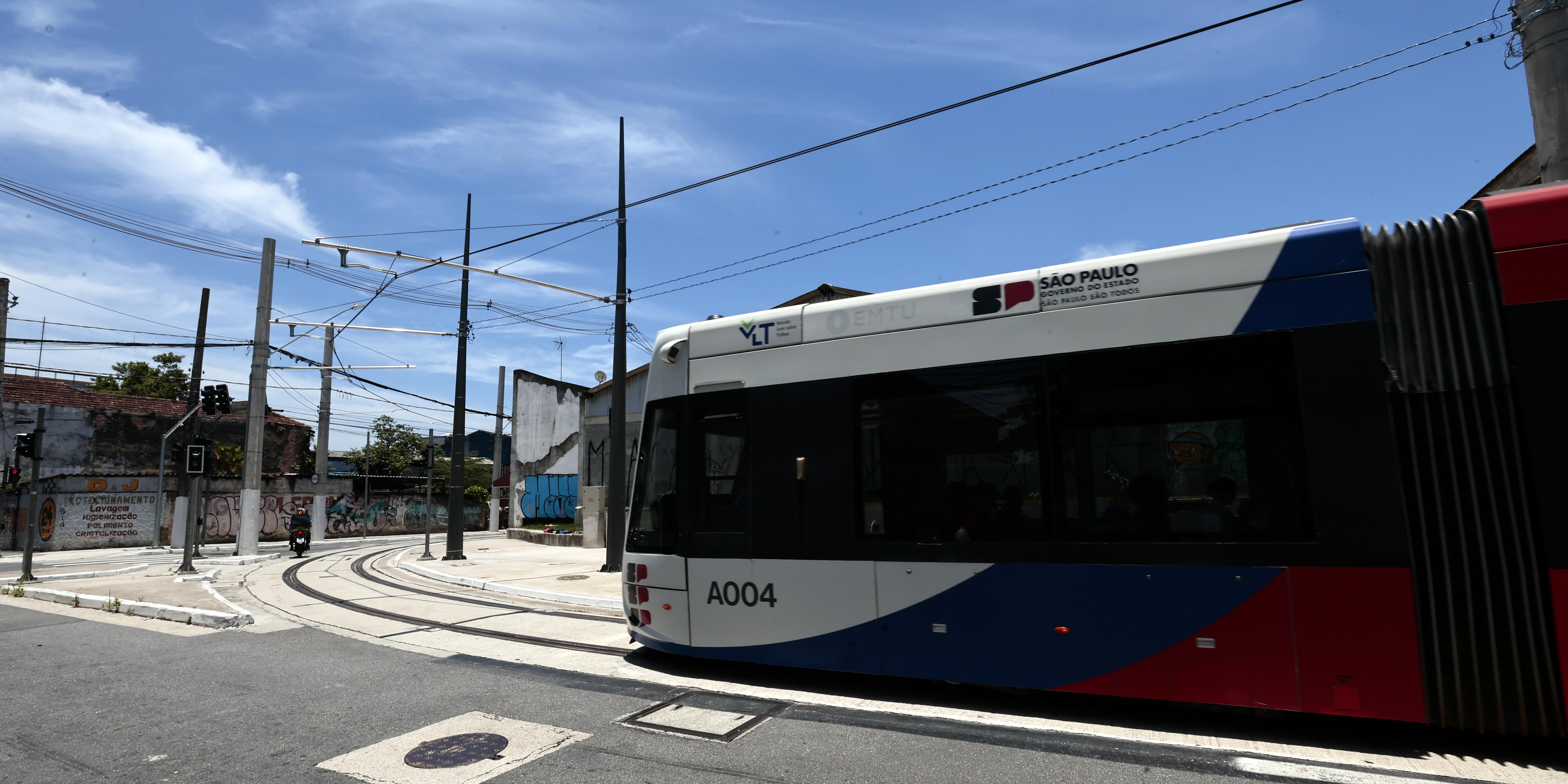 Prefeito de Praia Grande, Alberto Mourão (MDB), quer antecipar chegada do Veículo Leve sobre Trilhos à cidade