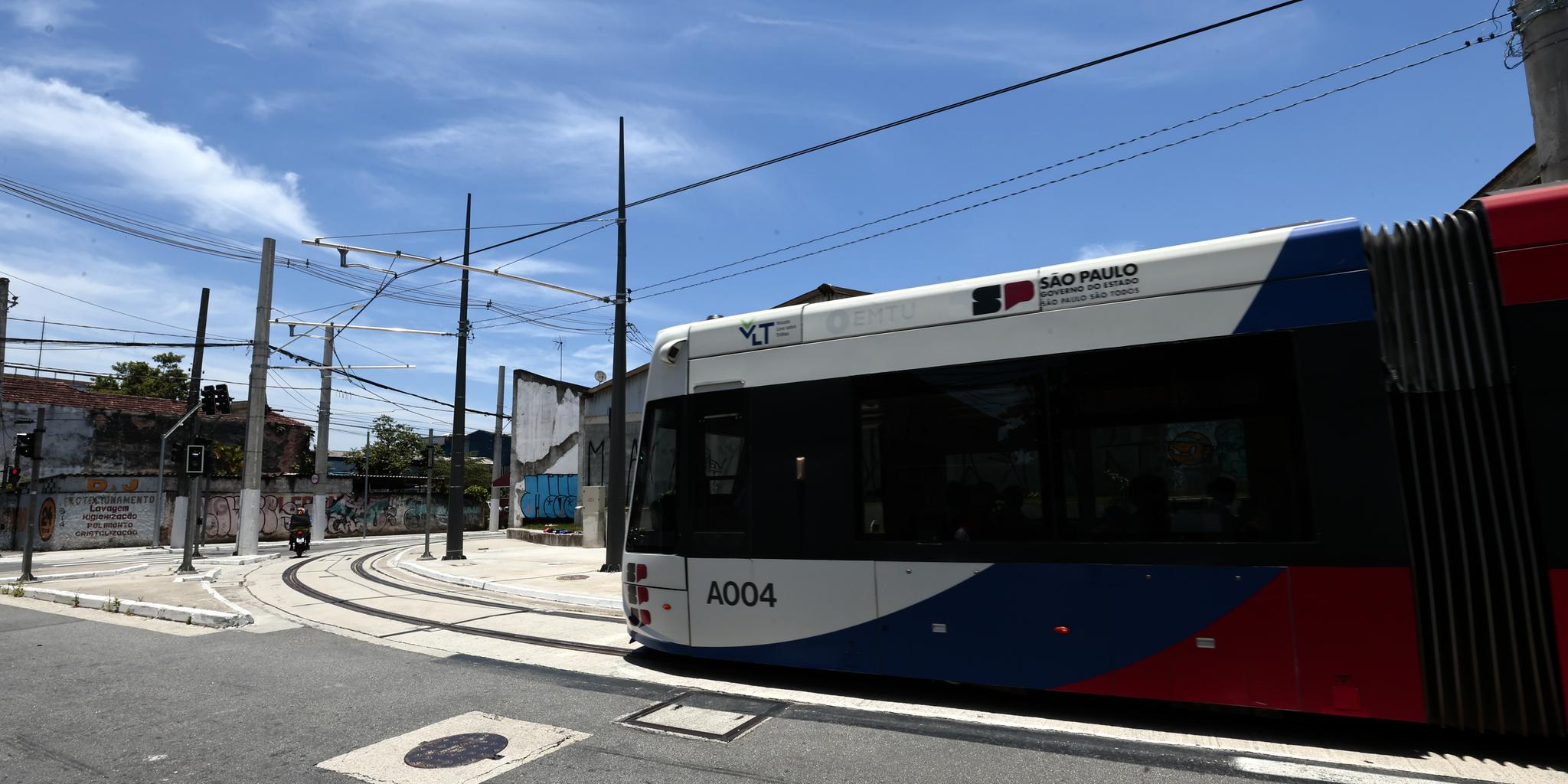 Prefeito de Praia Grande, Alberto Mourão (MDB), quer antecipar chegada do Veículo Leve sobre Trilhos à cidade