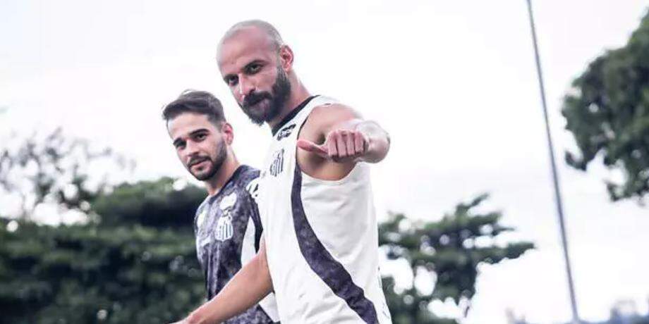 Thaciano participou do trabalho no gramado com os jogadores nesta terça-feira (7)