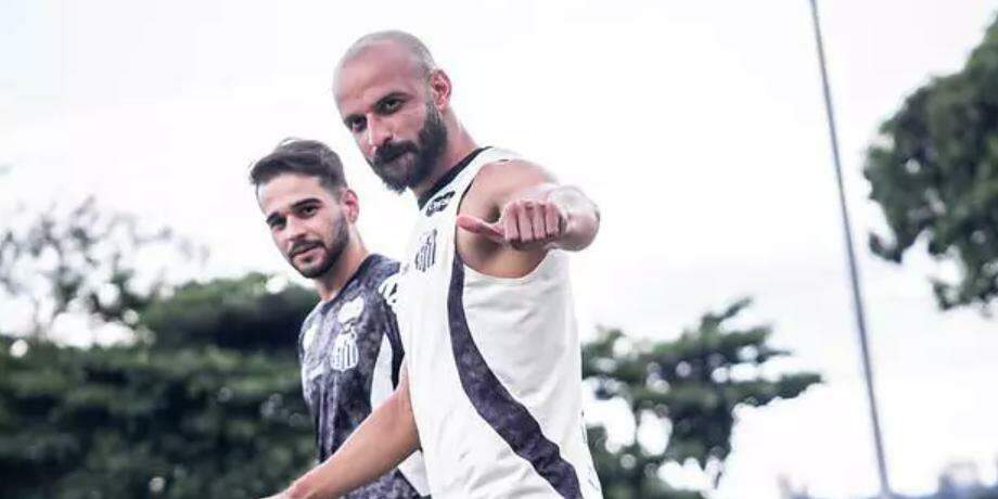 Thaciano participou do trabalho no gramado com os jogadores nesta terça-feira (7)