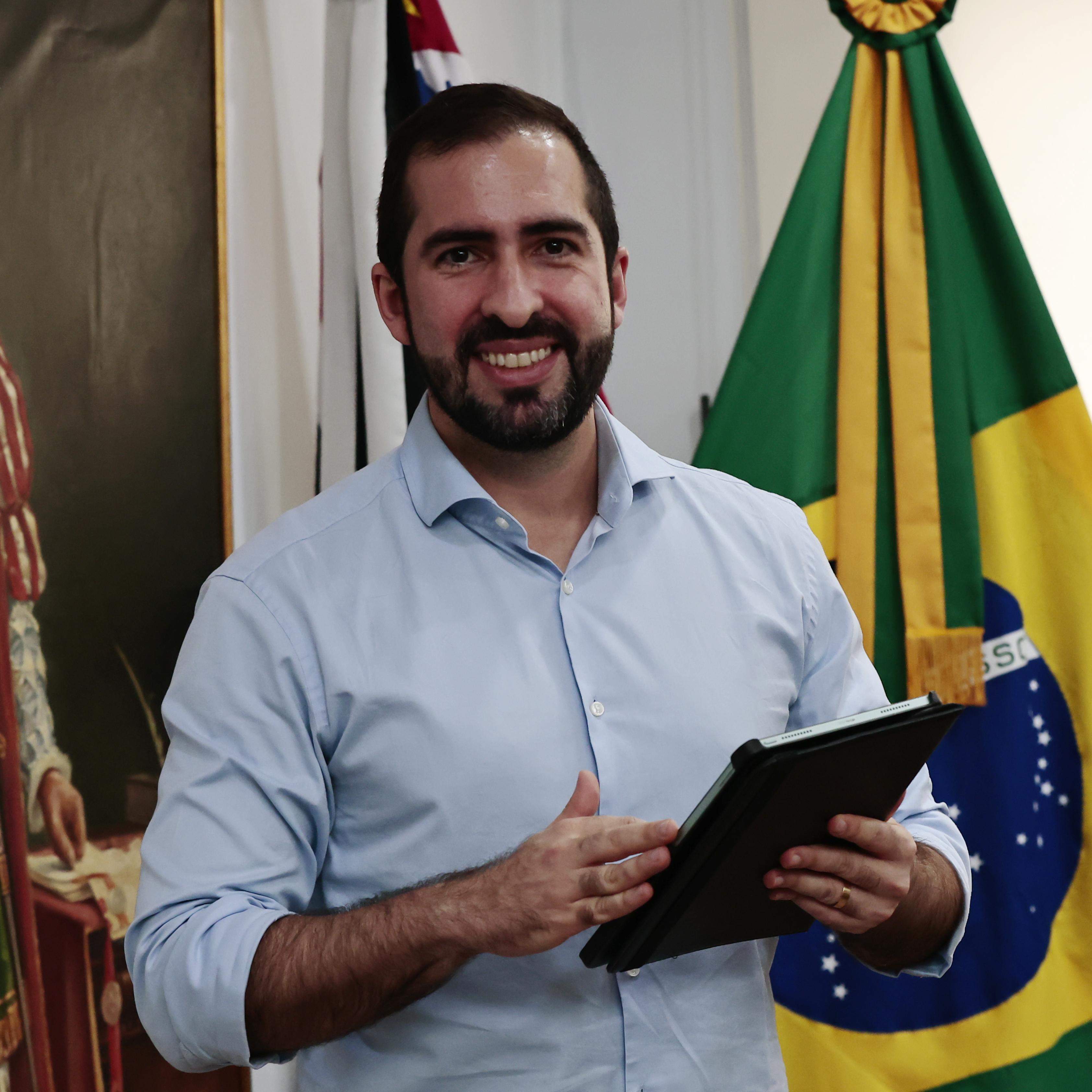 Prefeito de São Vicente, Kayo Amado (Pode) propõe auxílio-refeição ao funcionalismo municipal