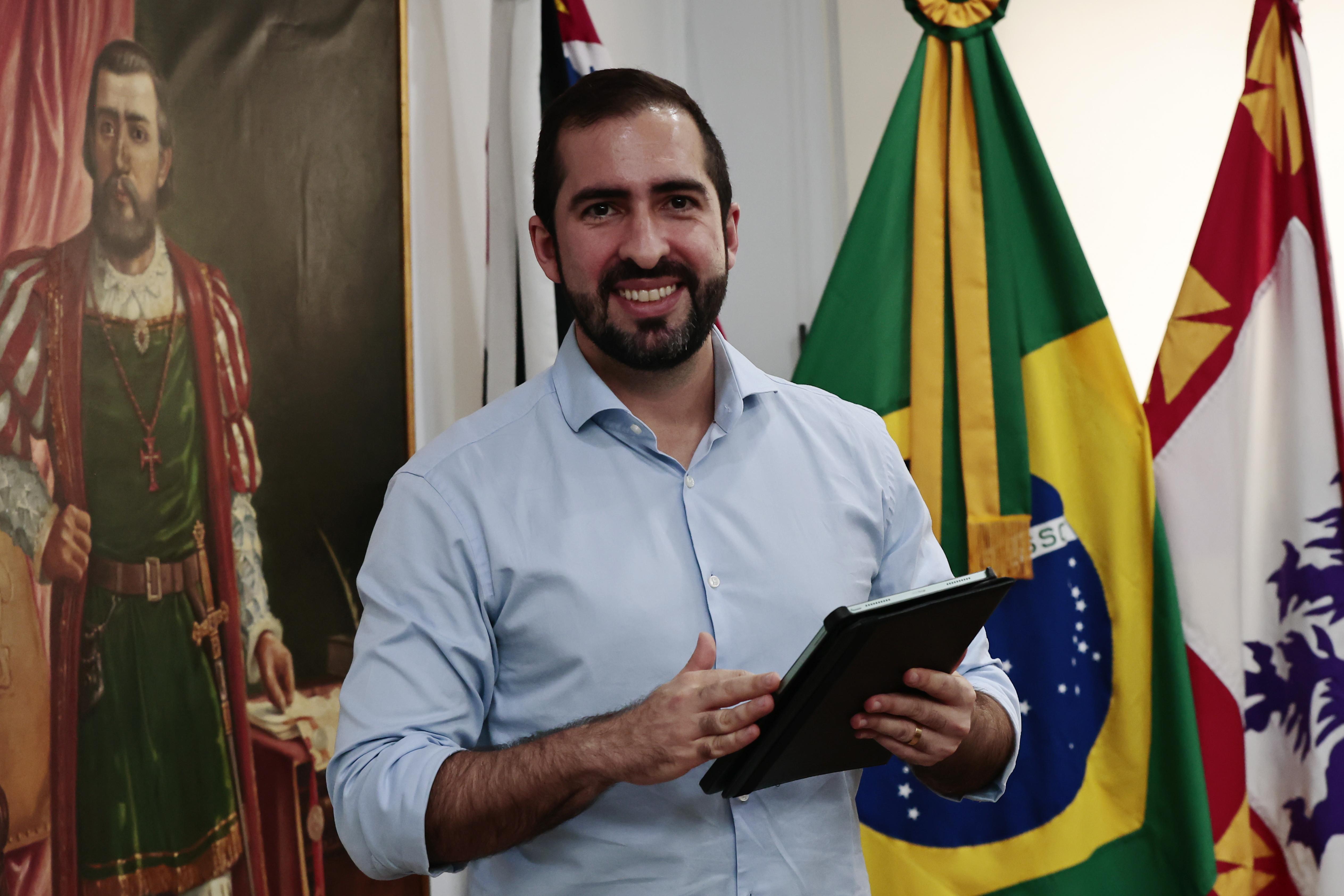 Prefeito de São Vicente, Kayo Amado (Pode) propõe auxílio-refeição ao funcionalismo municipal