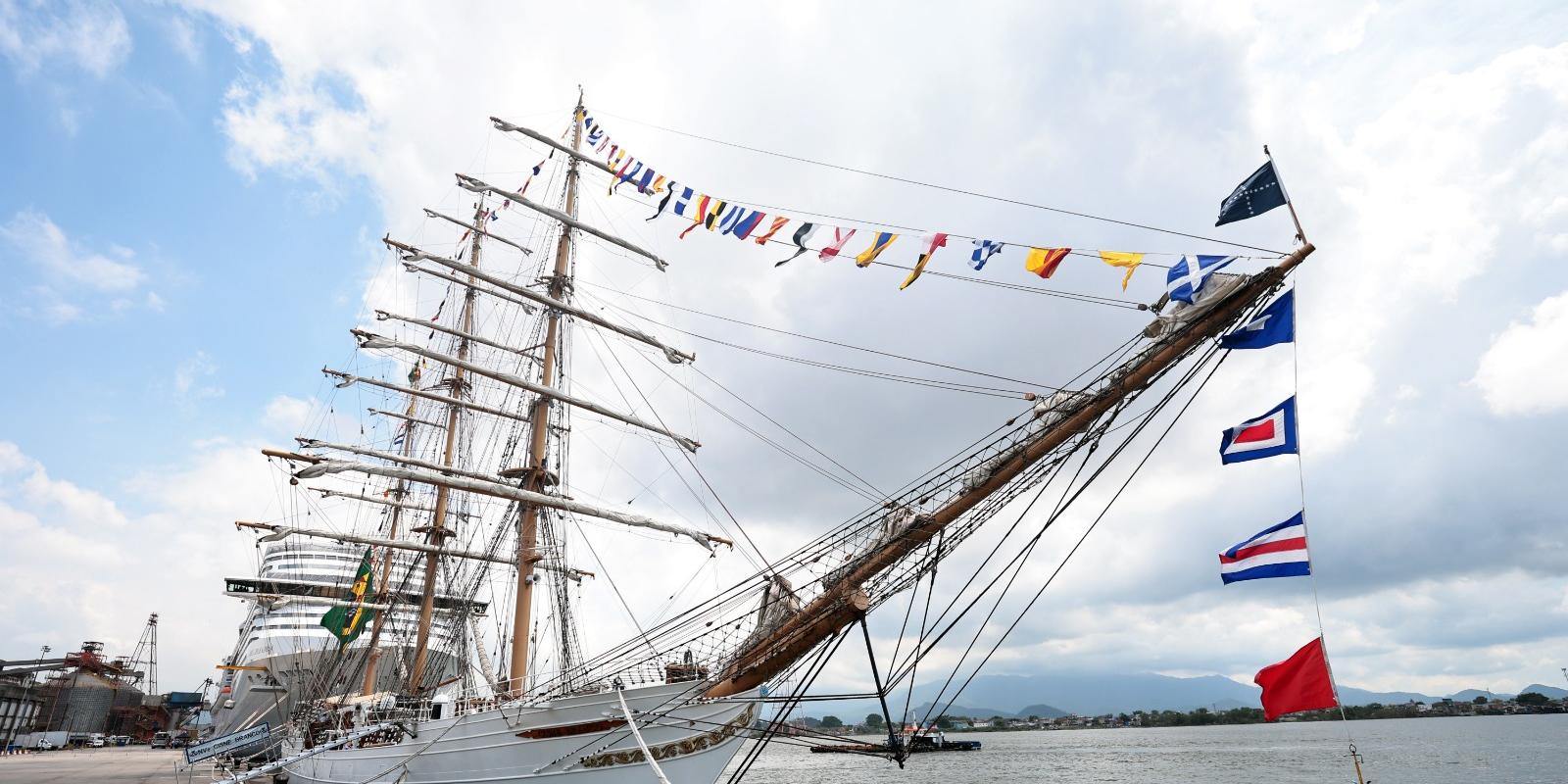 Segundo a Marinha do Brasil, navio foi construído para representar a instituição em grandes eventos