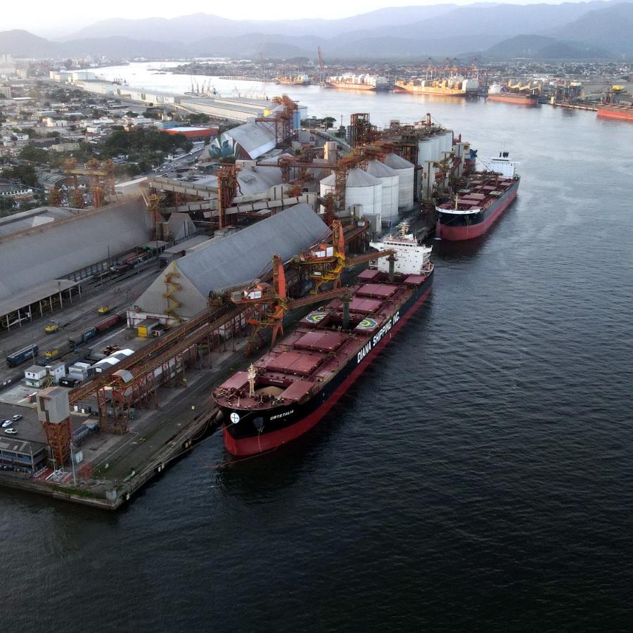 Vagas estão disponíveis no Porto de Santos