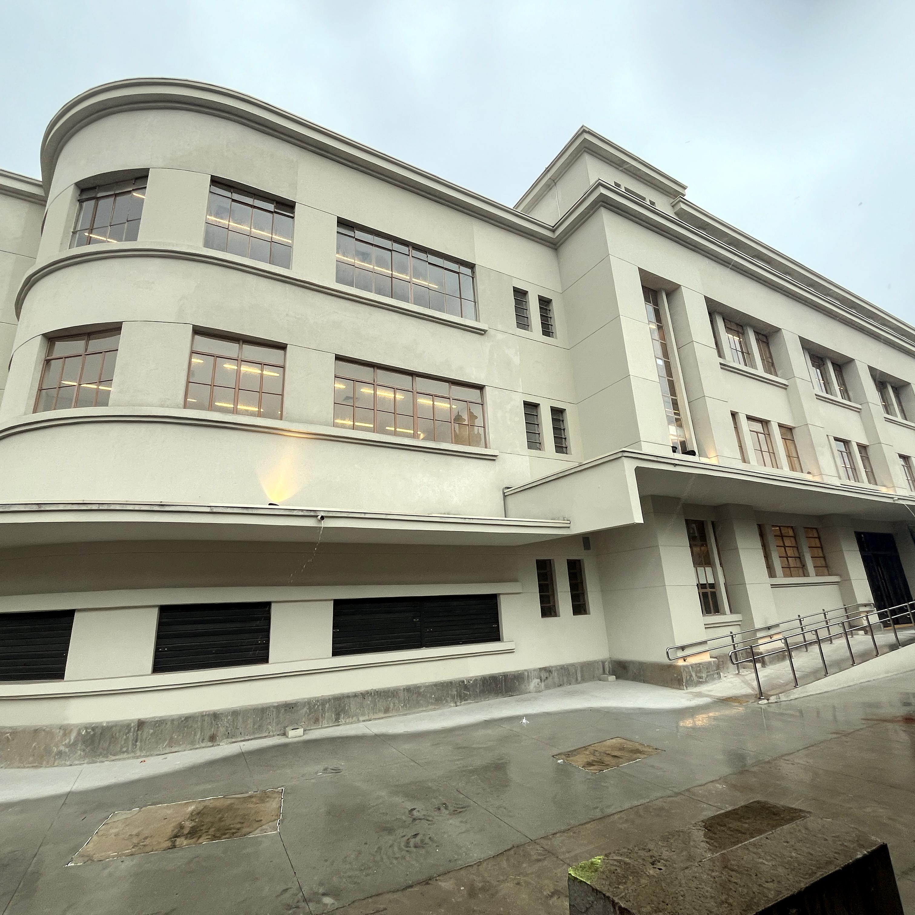 Sua restauração e sua ocupação, a princípio com eventos culturais, gastronomia e empreendedorismo, aponta mais uma vez para a mensagem de que Santos é muito mais que a sua linda praia e seu jardim