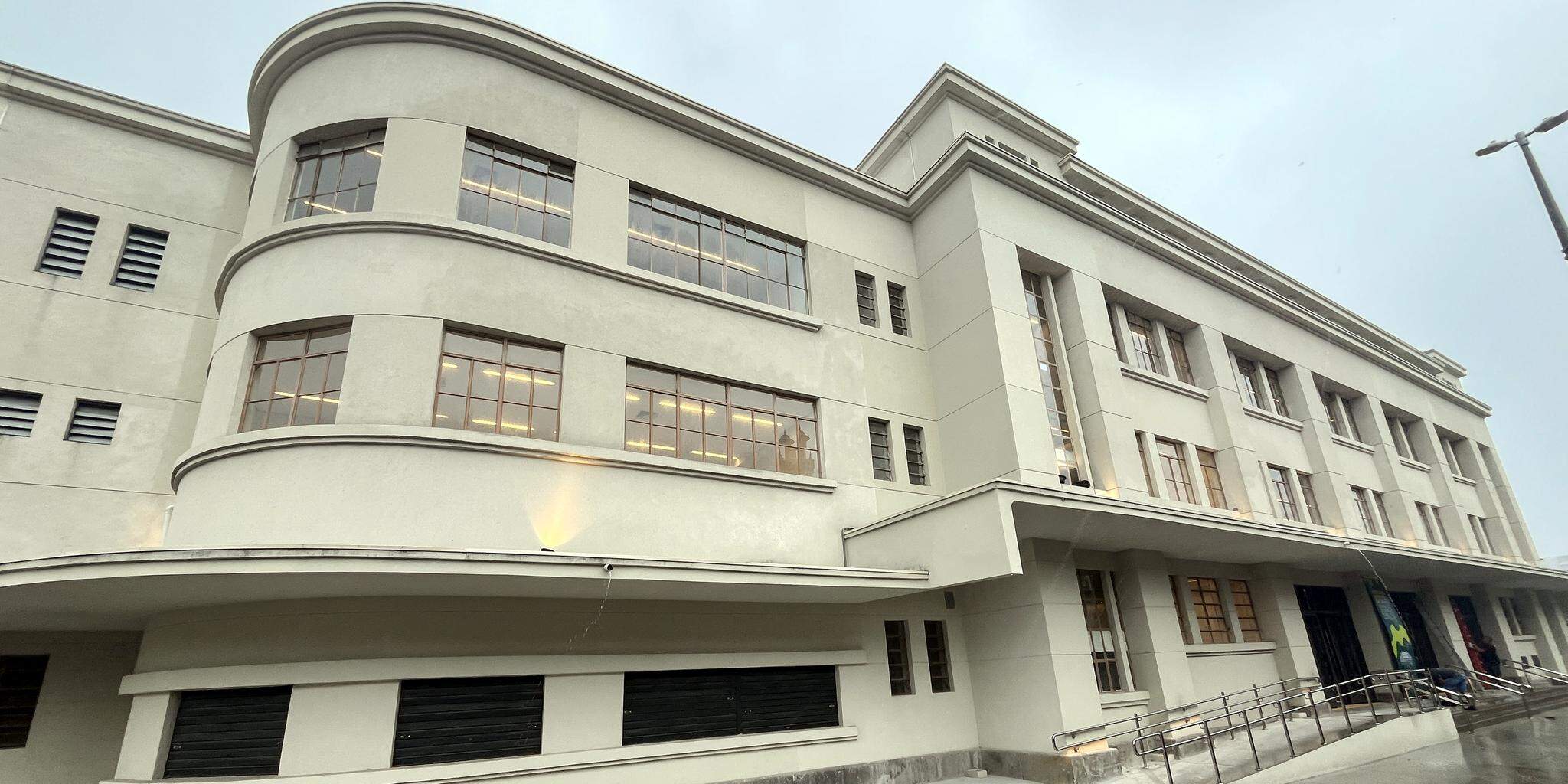 Sua restauração e sua ocupação, a princípio com eventos culturais, gastronomia e empreendedorismo, aponta mais uma vez para a mensagem de que Santos é muito mais que a sua linda praia e seu jardim