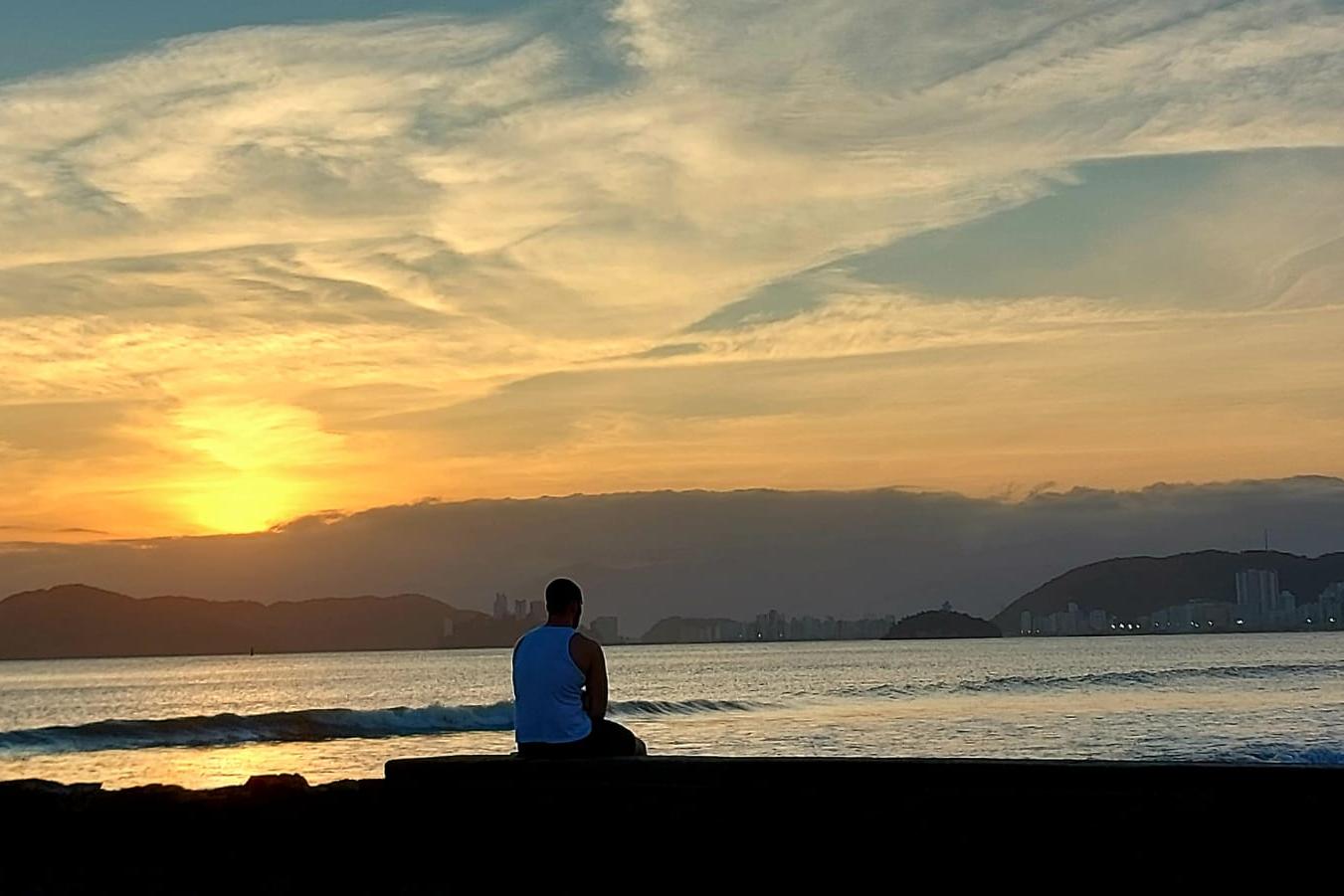 Calor aumenta e semana terá pancadas de chuva e temporais na Baixada Santista