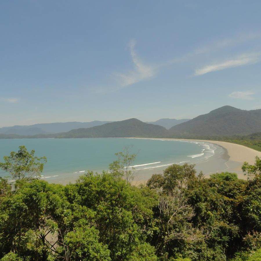 A preservação também é um ponto fundamental em Ubatuba, como acontece na Praia da Fazenda: cerca de 80% do território do município estão protegidos por áreas de conservação ambiental no litoral de São Paulo