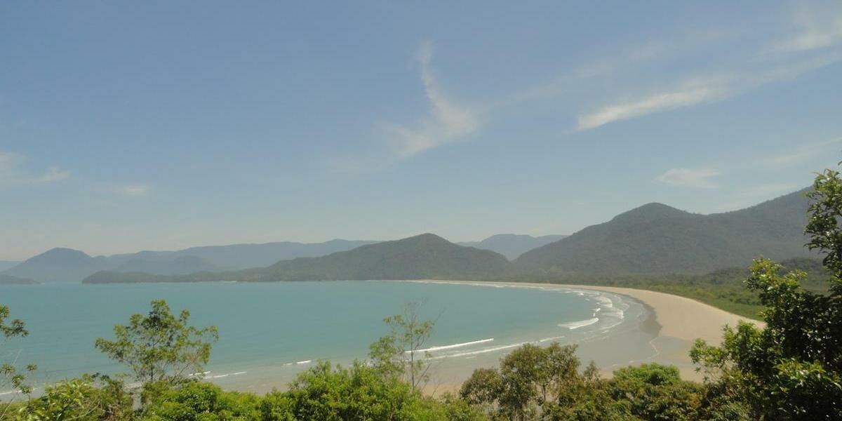 A preservação também é um ponto fundamental em Ubatuba, como acontece na Praia da Fazenda: cerca de 80% do território do município estão protegidos por áreas de conservação ambiental no litoral de São Paulo