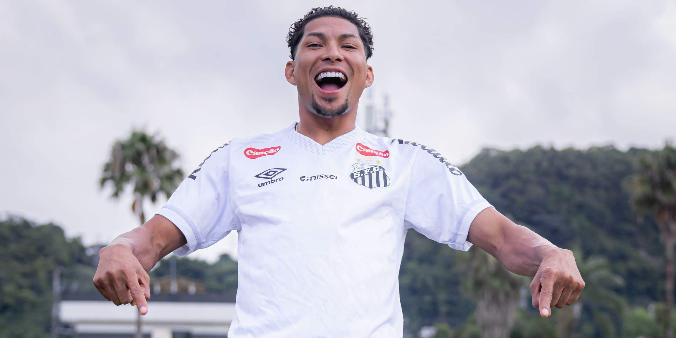 Rony participou de toda a intertemporada e, em tese, reúne melhores condições físicas para ir a campo