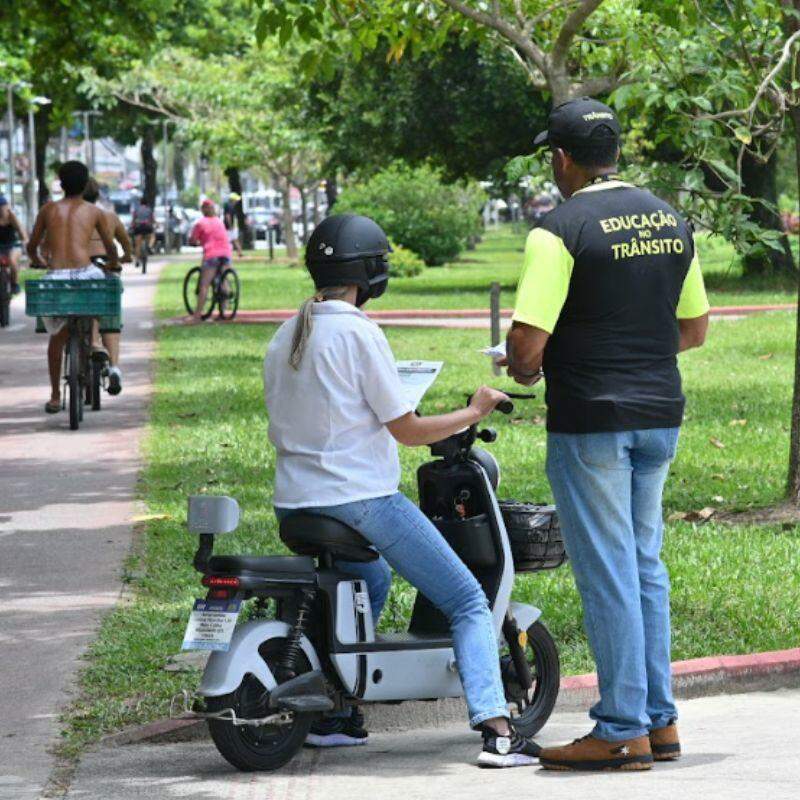 A fiscalização de ciclomotores, autopropelidos e bicicletas elétricas foi intensificada em Santos