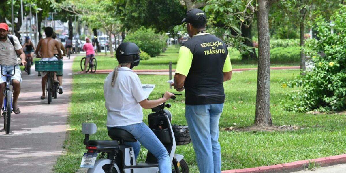 A fiscalização de ciclomotores, autopropelidos e bicicletas elétricas foi intensificada em Santos
