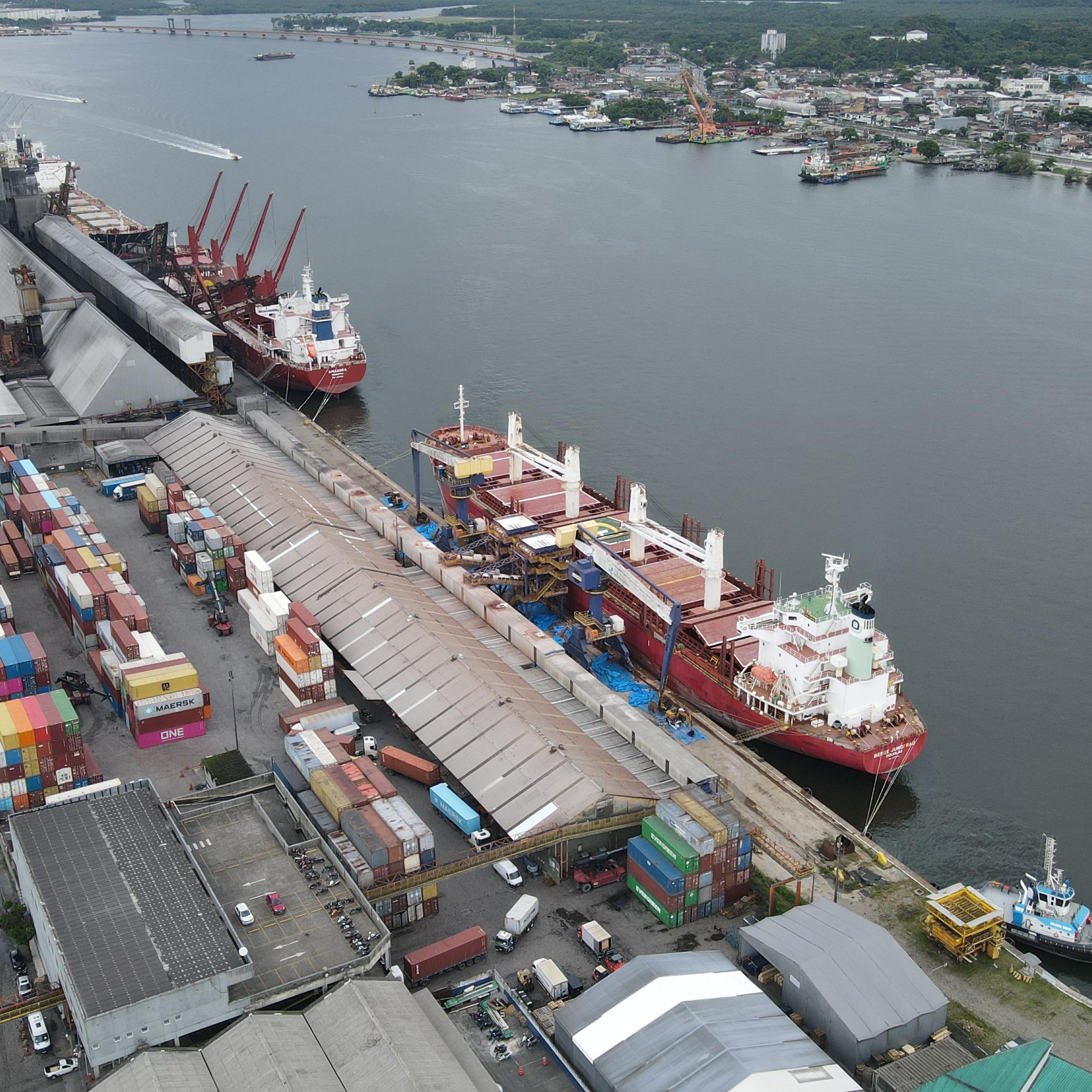 The area of the Santos port complex was expanded from 9.3 km² to 14.5 km², representing a 56% territorial increase