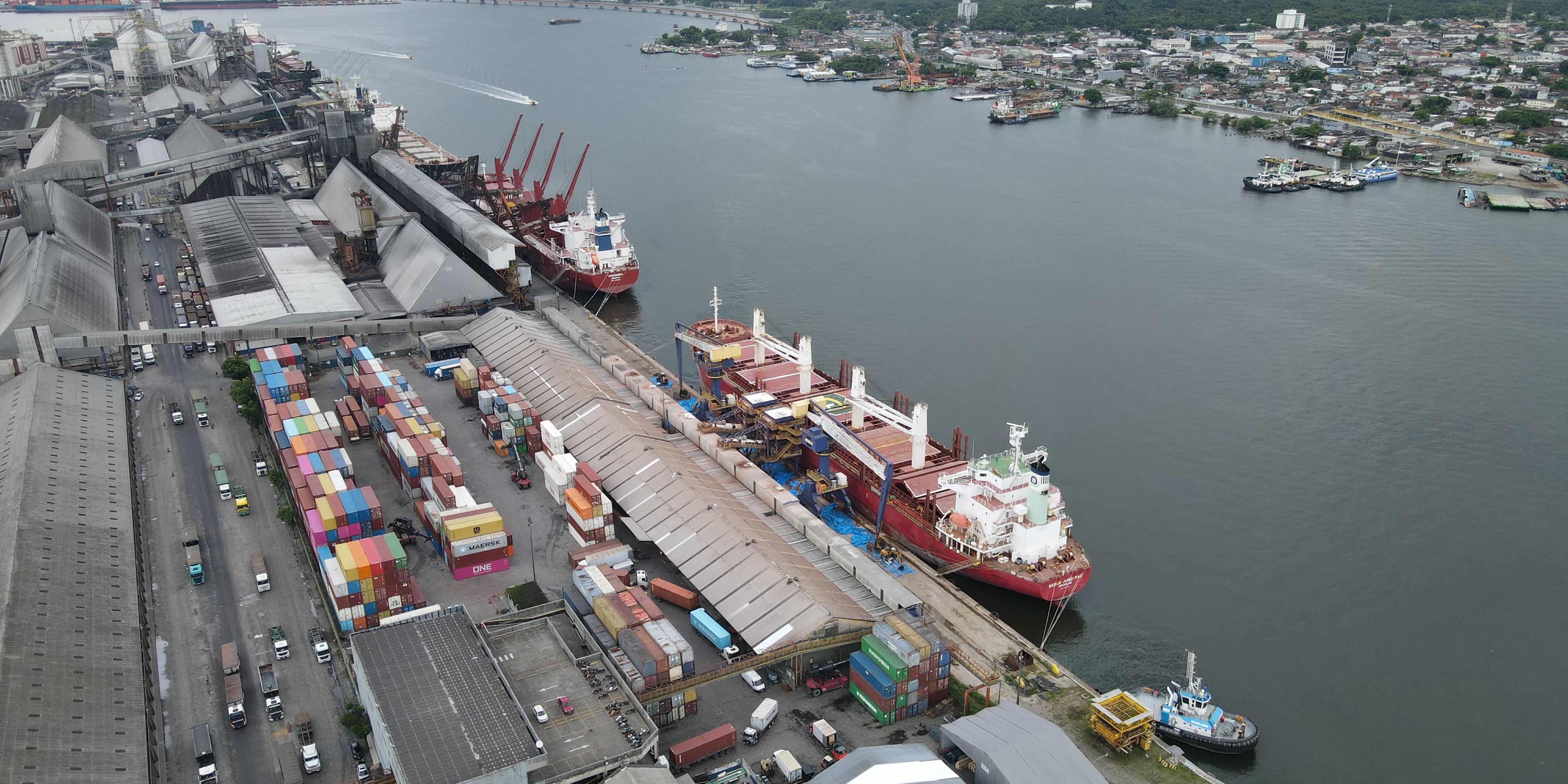 The area of the Santos port complex was expanded from 9.3 km² to 14.5 km², representing a 56% territorial increase