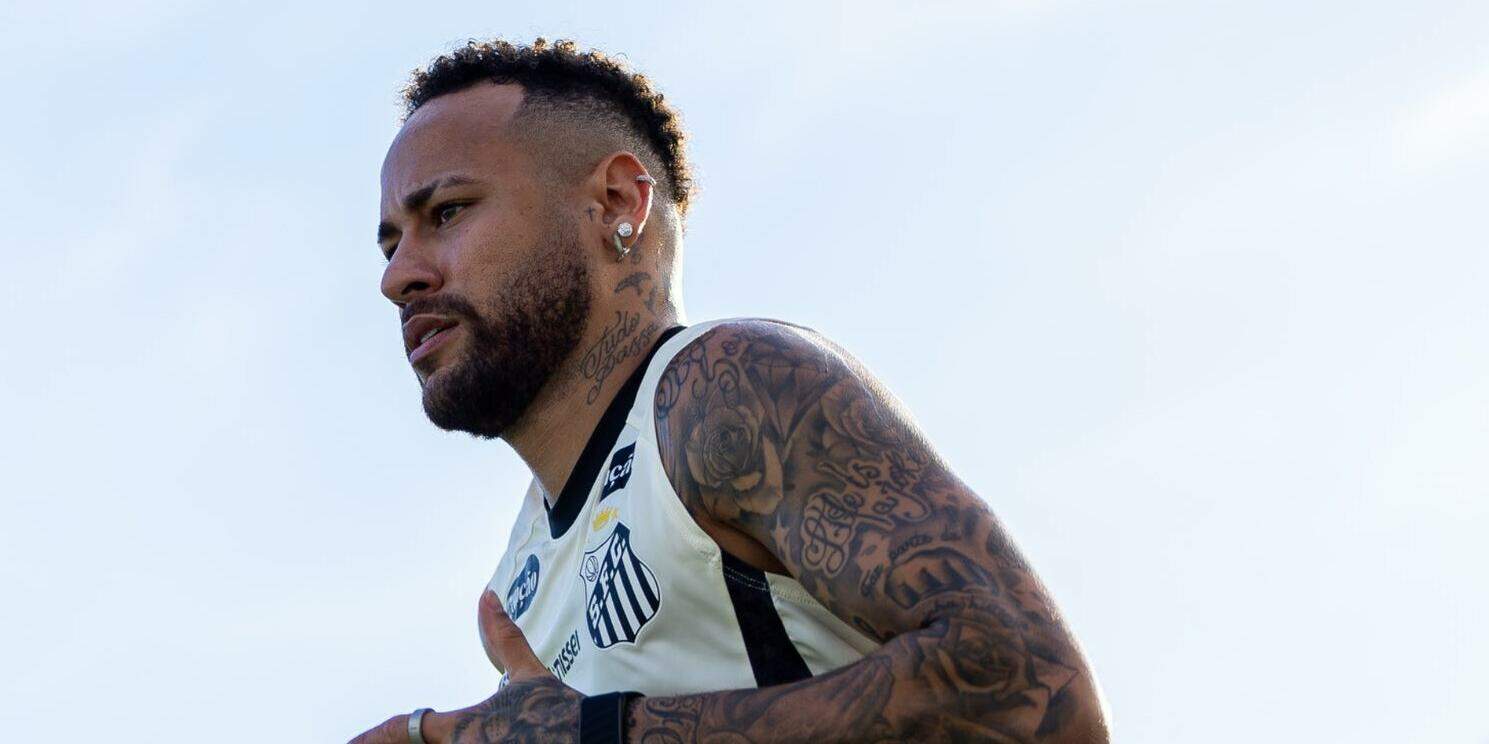 Neymar seguirá treinando no CT Rei Pelé e deve encarar o Corinthians no domingo (15)