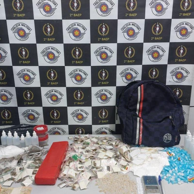 Dupla é presa com mais de 3,7 kg de drogas no Guarujá
