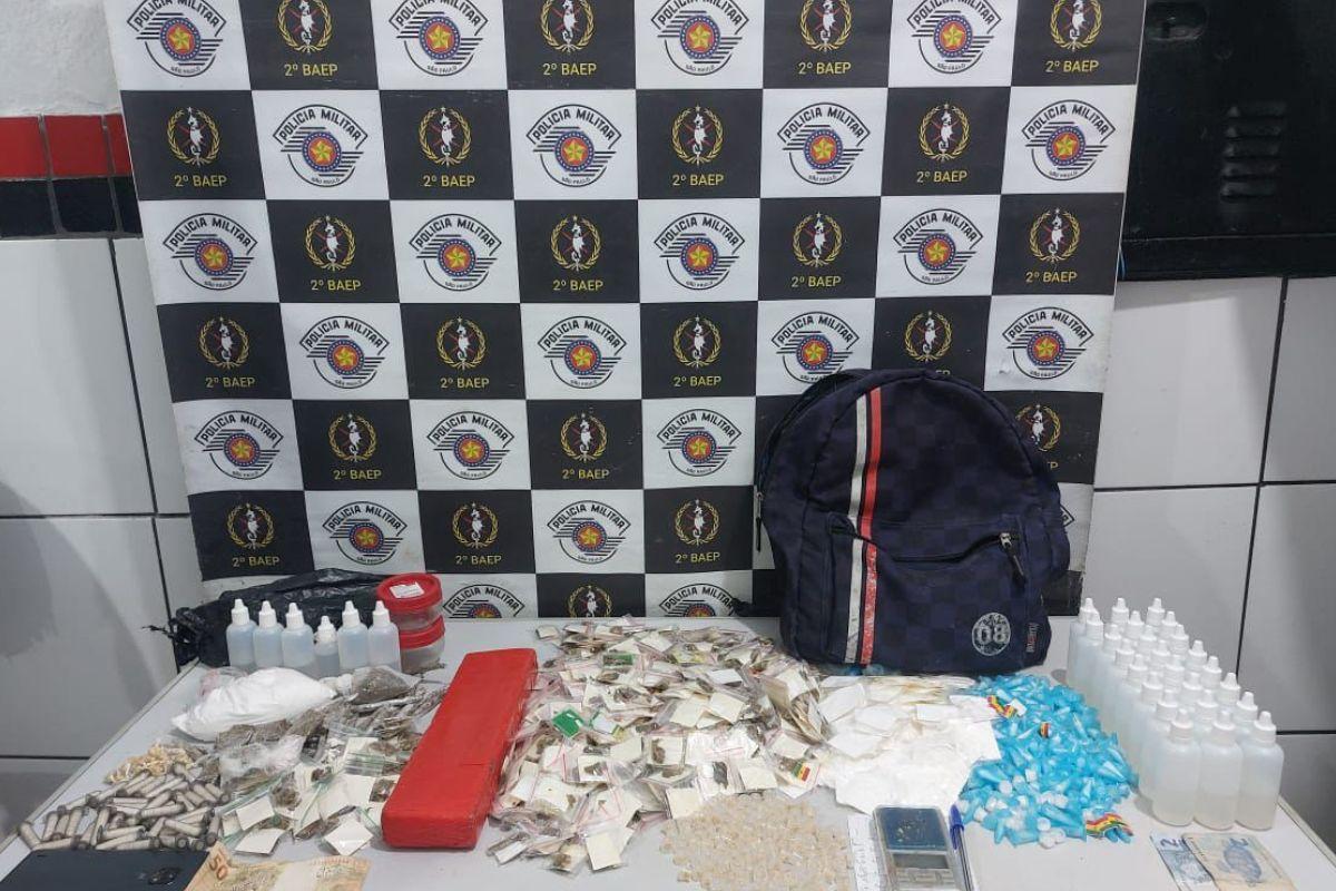Dupla é presa com mais de 3,7 kg de drogas no Guarujá