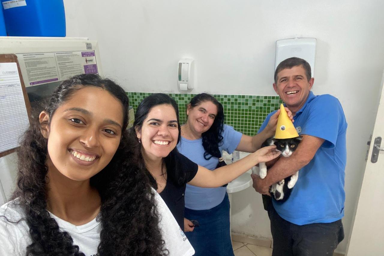 A unidade é responsável pela prevenção, acompanhamento e controle de doenças transmissíveis entre animais e humanos, desempenhando papel fundamental na saúde pública