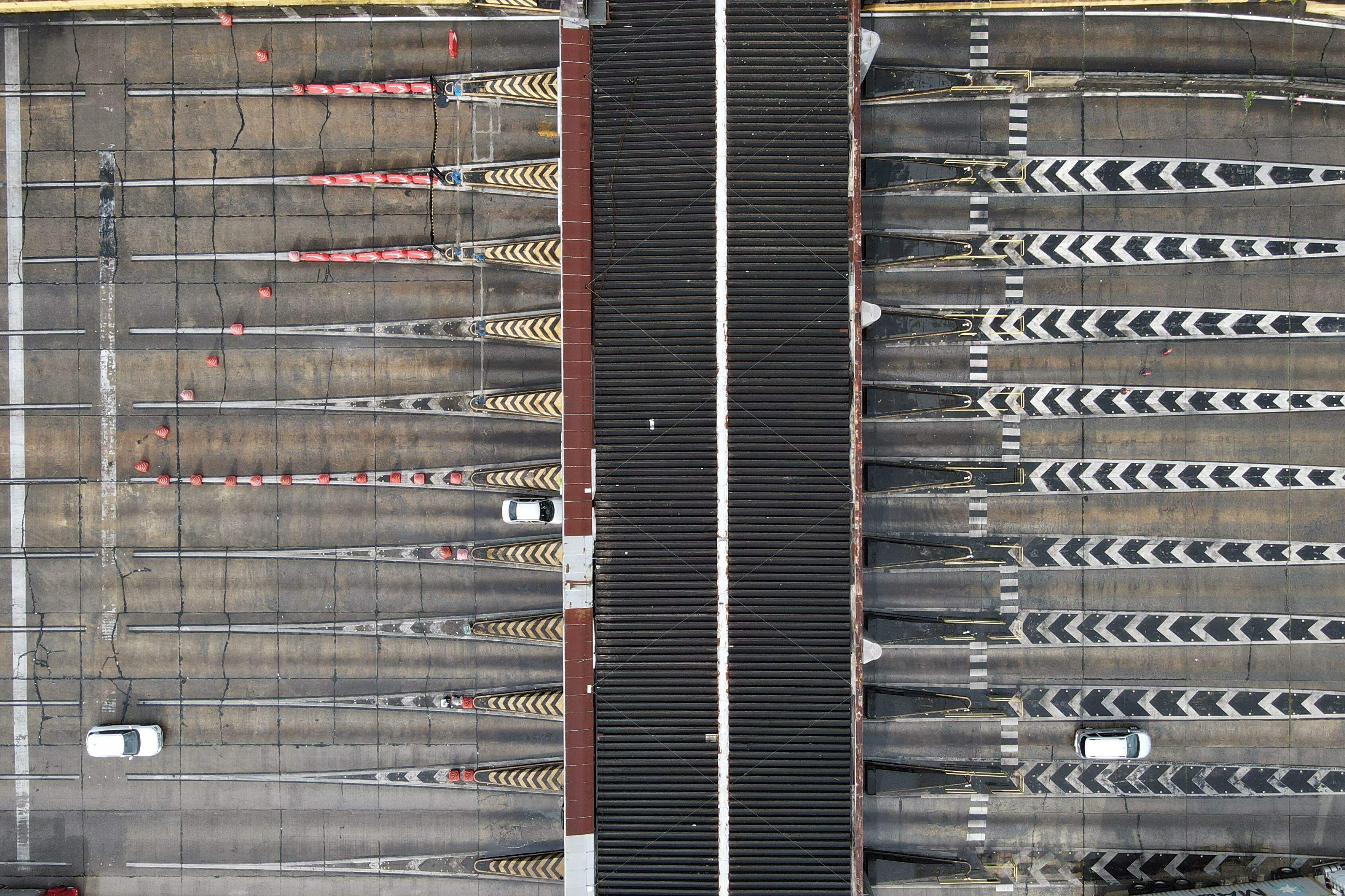 A fase de testes do pedágio free flow na Rodovia dos Imigrantes e na Via Anchieta é fundamental para garantir a confiabilidade da operação do sistema, que utiliza modelo dos mais modernos do Brasil e do mundo