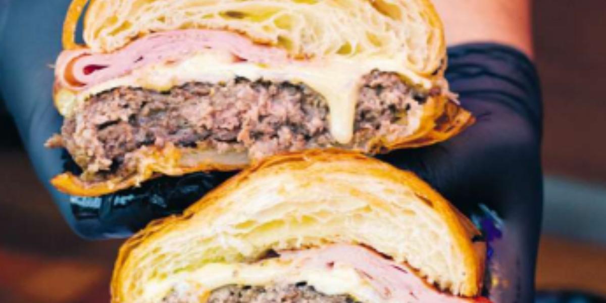 O SelaBurger só deve ficar no cardápio em fevereiro, custa R$ 54 e está disponível exclusivamente no Augustinho Burger, via delivery, ou no quiosque na orla