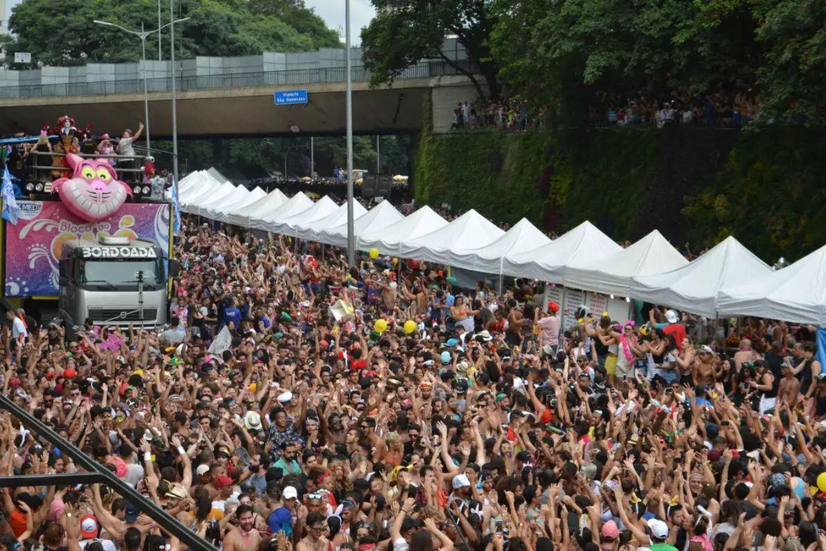 Megablocos: coronel da PM diz que grades permitem ação rápida e não aponta erro de organização