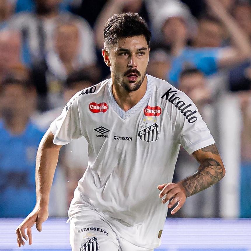 João Basso não jogava desde julho de 2025 e voltou no clássico contra o São Paulo, na semana passada