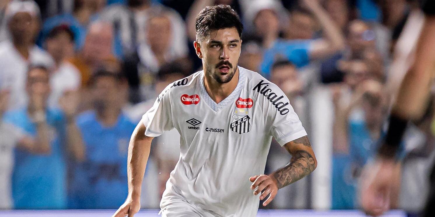 João Basso não jogava desde julho de 2025 e voltou no clássico contra o São Paulo, na semana passada