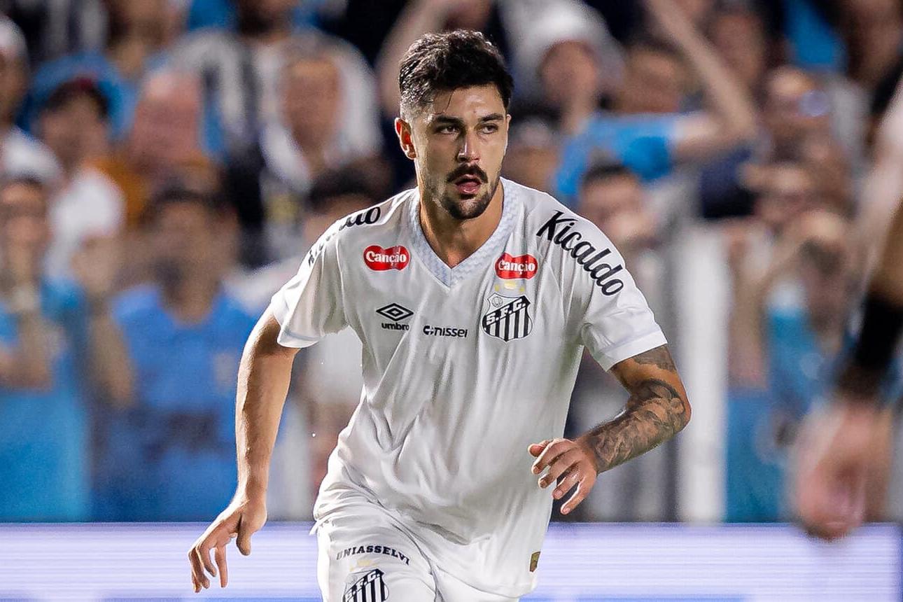 João Basso não jogava desde julho de 2025 e voltou no clássico contra o São Paulo, na semana passada