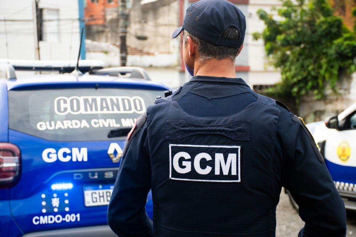 Agressor foi contido e detido pelos GCMs que faziam patrulhamento pelo