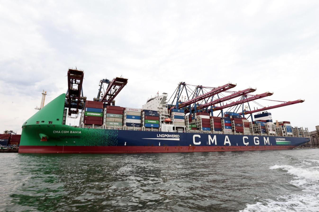 There was record containerized cargo handling in 2025, reaching 164.6 million tonnes, a 7.2% increase compared to 2024