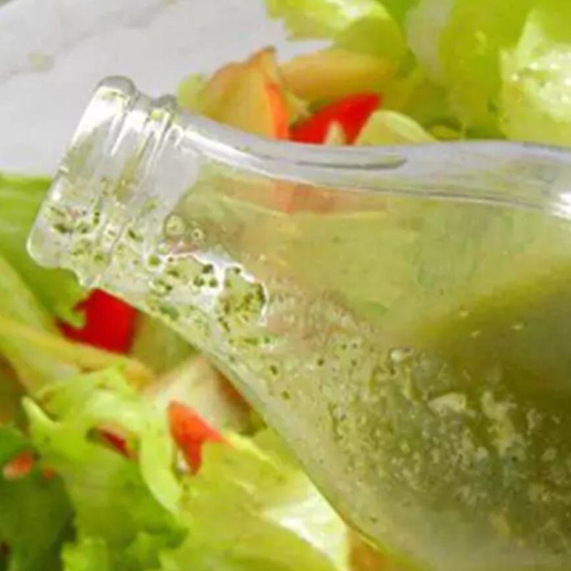 Molhos cremosos industrializados e temperos prontos normalmente são ricos em calorias, açúcar e sódio