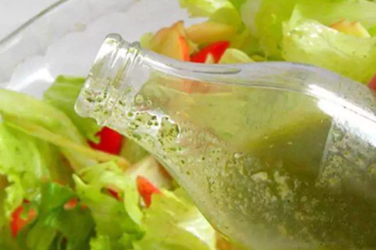 Molhos cremosos industrializados e temperos prontos normalmente são ricos em calorias, açúcar e sódio