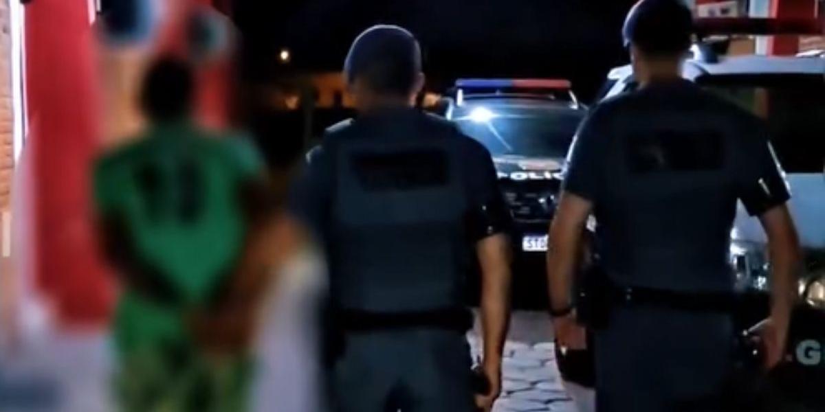 Homem de 43 anos tentou fugir da polícia, mas foi capturado e preso