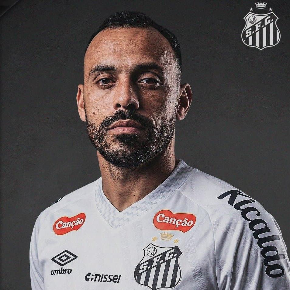 Atacante de 29 anos, Moisés é o quarto reforço do Santos nesta temporada